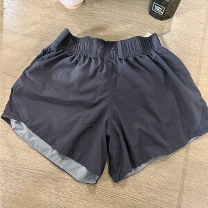 lululemon Women's Black Athletic Running revesible Shorts He lacks the shot.